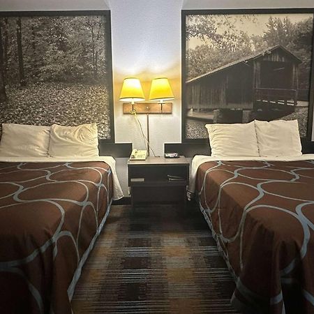 Super 8 By Wyndham Columbia East Hotel Екстериор снимка
