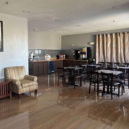 Super 8 By Wyndham Columbia East Hotel Екстериор снимка
