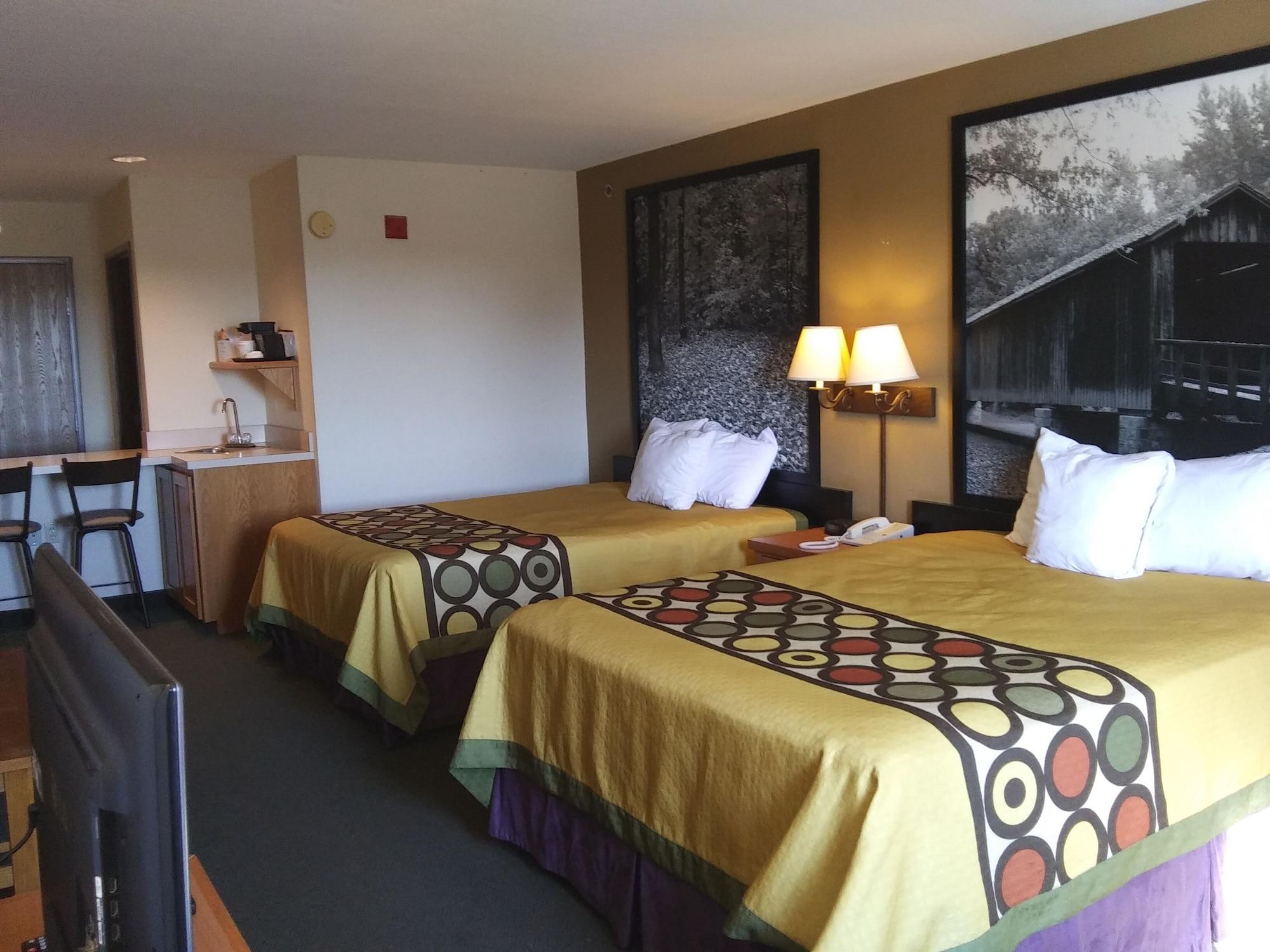 Super 8 By Wyndham Columbia East Hotel Екстериор снимка