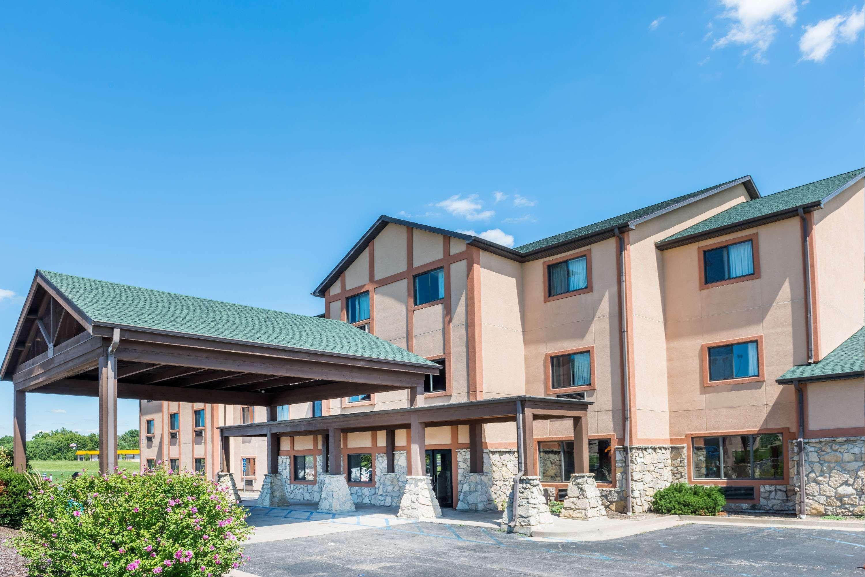 Super 8 By Wyndham Columbia East Hotel Екстериор снимка