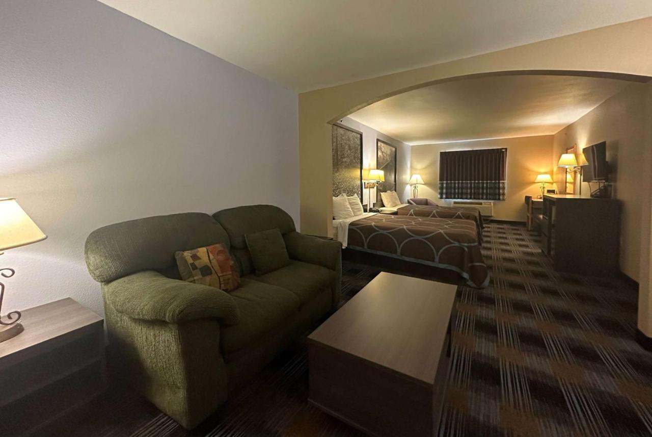 Super 8 By Wyndham Columbia East Hotel Екстериор снимка