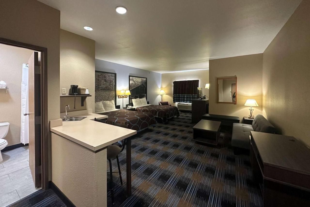 Super 8 By Wyndham Columbia East Hotel Екстериор снимка