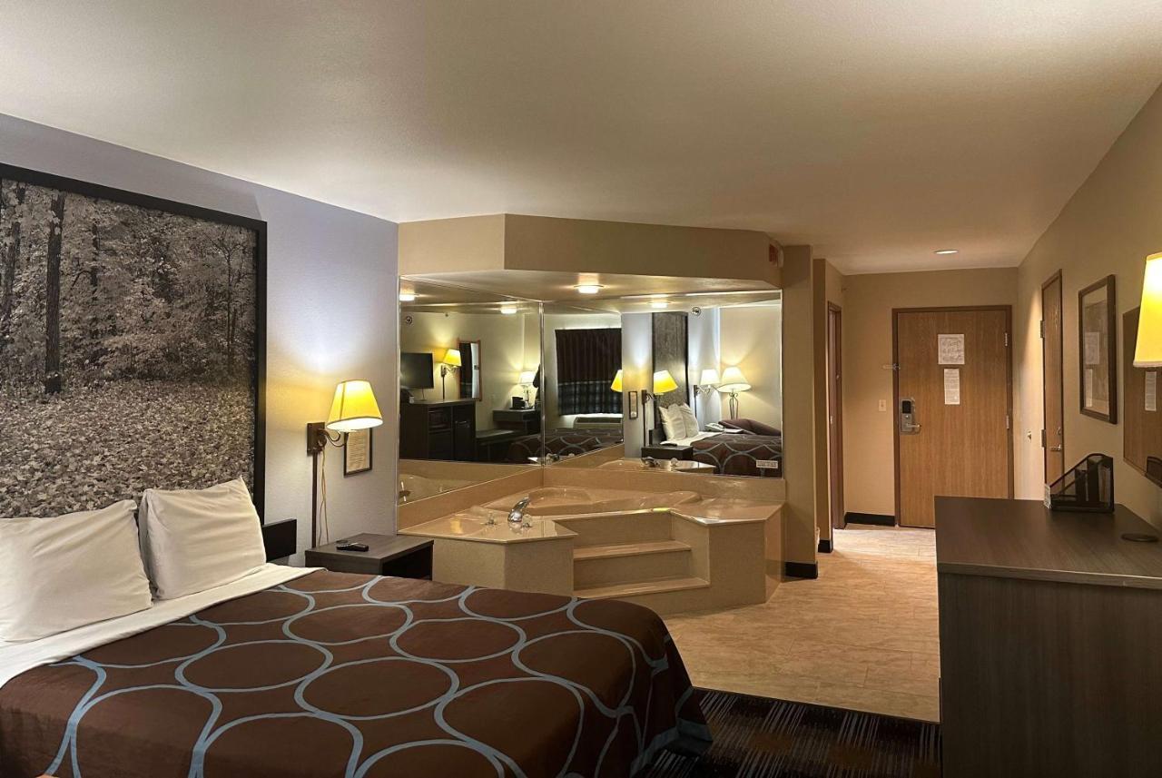 Super 8 By Wyndham Columbia East Hotel Екстериор снимка
