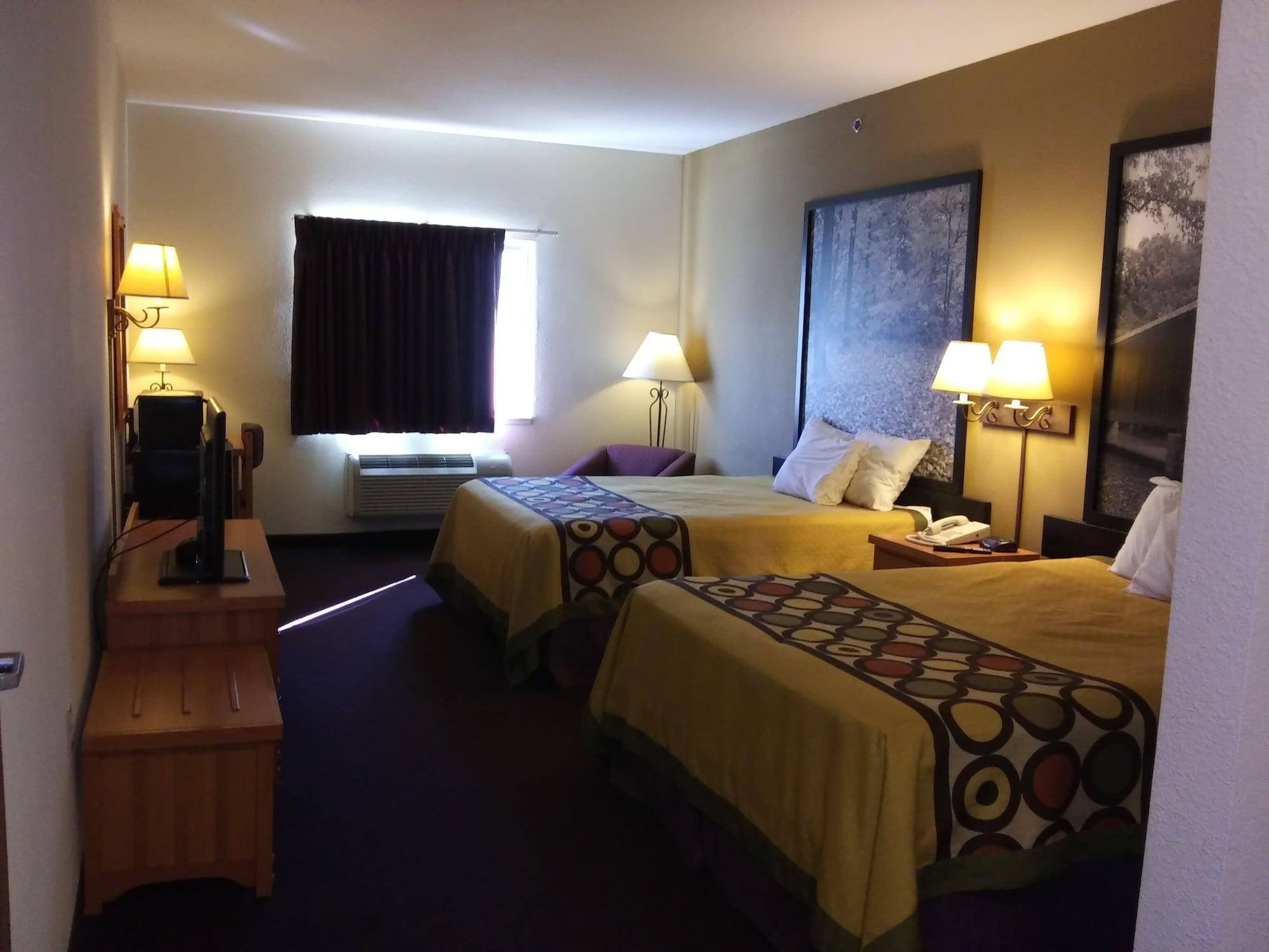 Super 8 By Wyndham Columbia East Hotel Екстериор снимка