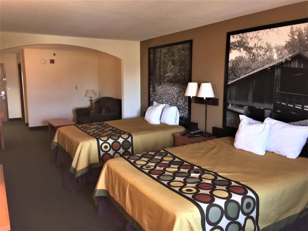 Super 8 By Wyndham Columbia East Hotel Екстериор снимка